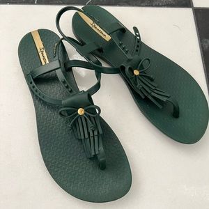 like new ipanema sandals!
